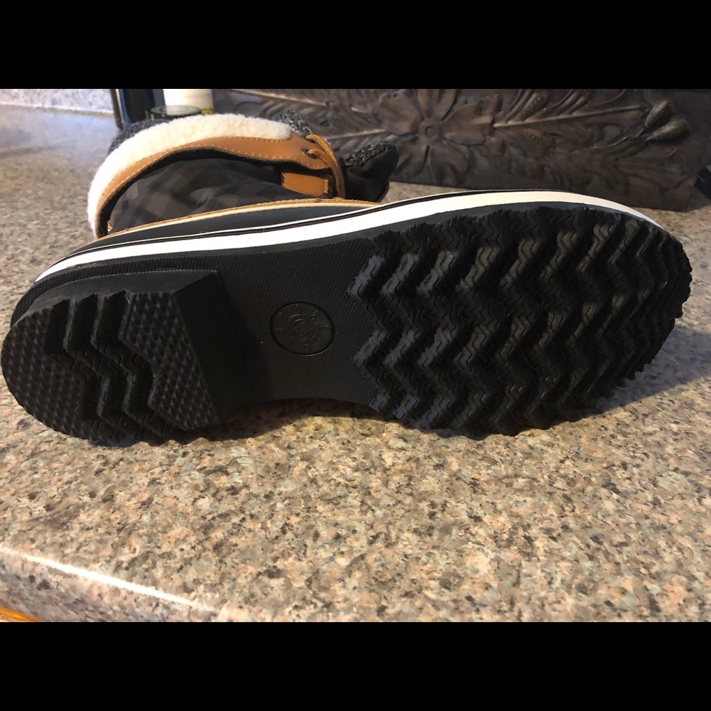 A pair of Globalwin boots, size 9.5.